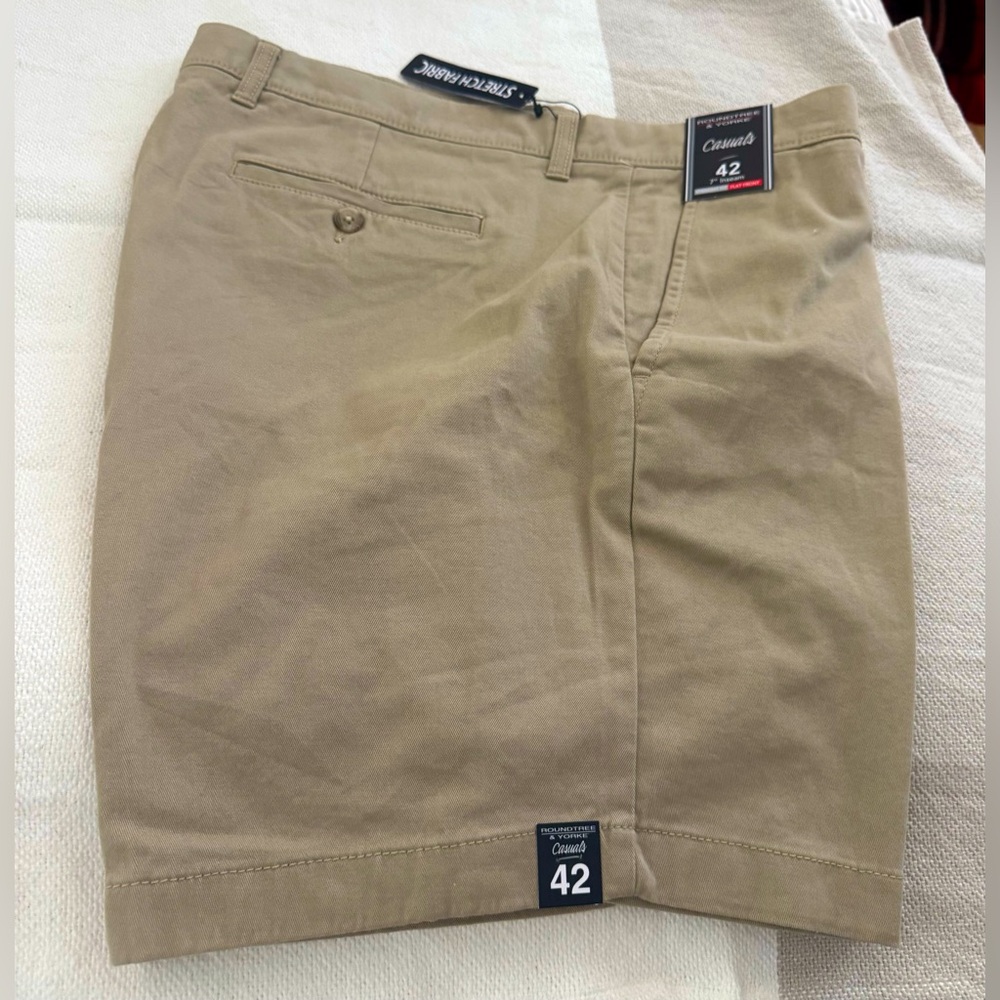 Men’s khaki shorts